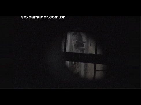❤️ Blondīnīte tiek slepeni filmēta ar kaimiņu vuajeru, kurš slēpjas aiz dobiem ķieģeļiem ❌ Kaltais porno pie mums ❌❤