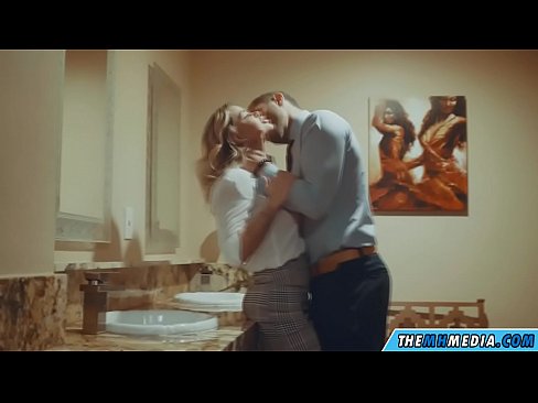 ❤️ Kad krūtiska blondīne pavedina tevi publiskā tualetē ❌ Kaltais porno pie mums ❌❤